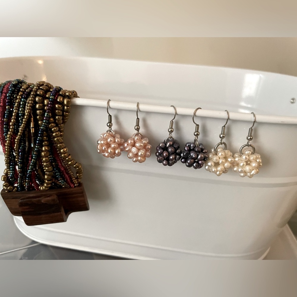 Beautiful pearl earrings and beaded bracelet